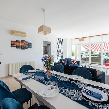 Villa Marina Sunrise By Ezoria Coral Bay