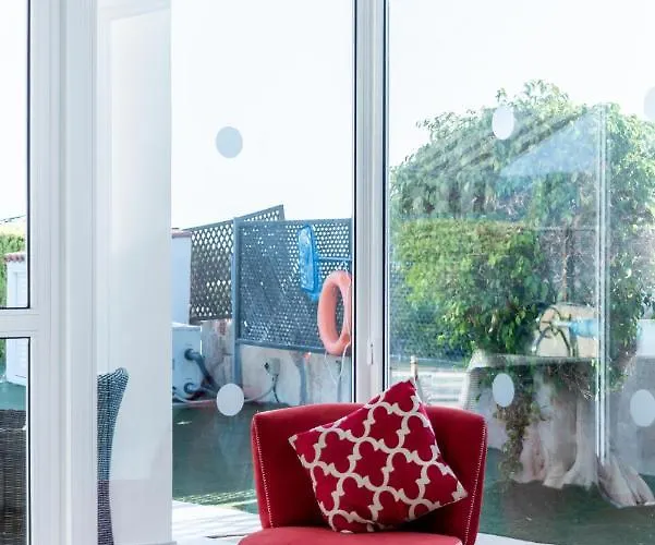 Marina Sunrise By Ezoria Vila *