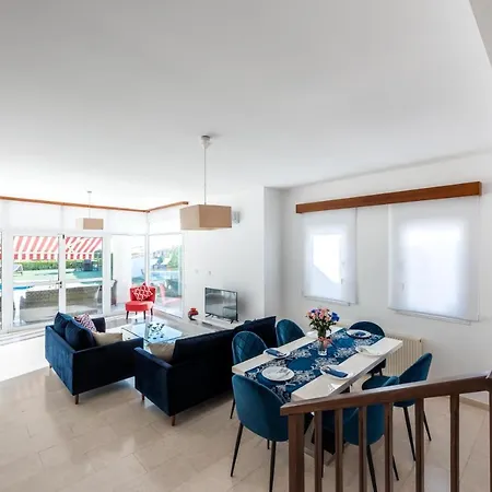 Marina Sunrise By Ezoria Villa *