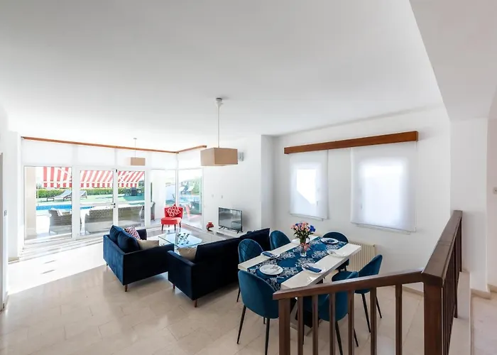 Marina Sunrise By Ezoria Villa *